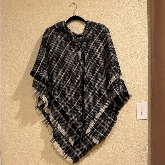 Sonoma Goods For Life Jackets & Blazers - Chic Black and White Plaid Cape with Buckle